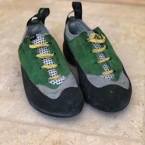 Evolve Rock Climbing Shoes Size 8